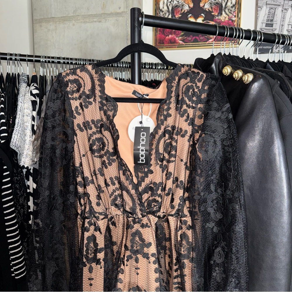Boohoo Black Lace Plunge Mini Skater Dress Nude Lining Womens US 14 New NWT - Picture 4 of 10